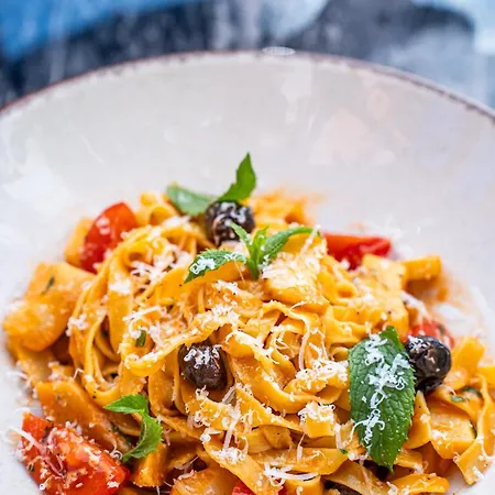 מלון Banana Food & - Adults Only 3*