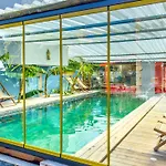 Hotel Banana Food & - Adults Only