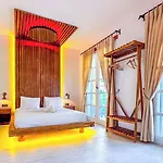 Banana Food&stay - Adults Only Otel