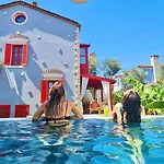 Banana Food&stay - Adults Only Otel 3*